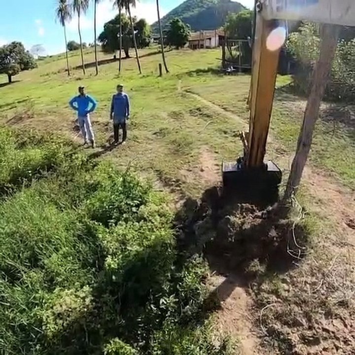 hydraulic excavator fish tank cleaning and renovation