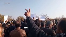 Manifestantes se congregan frente a la tumba de Mahsa Amini en Irán pese a amenazas