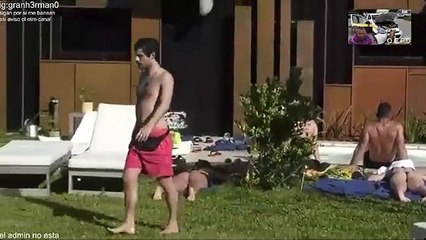 ¡Al pique, Enrique! Agustín estaba en la pileta de Gran Hermano y tuvo que correr al baño