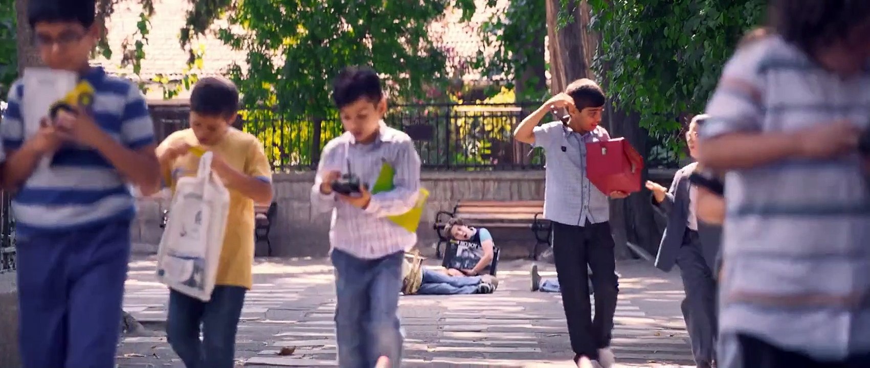 Mahalleden arkadaşlar trailer omdu