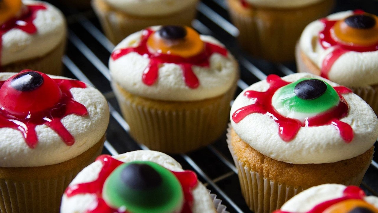 26 Halloween Cupcake Decorating and food style Ideas
