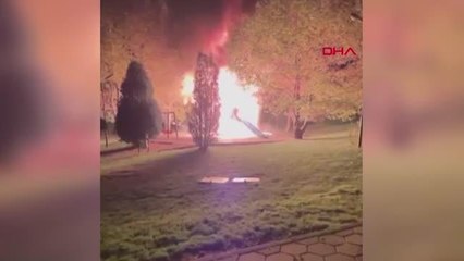 ÇOCUK PARKI, ATEŞE VERİLEREK YAKILDI