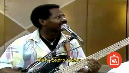 Fausto rey tocando el bajo y cantando- De que Priva Maria . Videos del Ayer