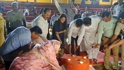 Watch Video: दीपावली पर्व पर आतिशबाजी, उत्सव में लगे चार चांद