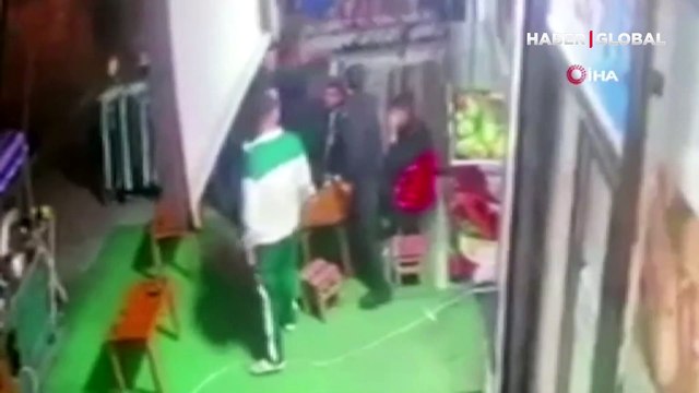 Esenyurt’ta iş yeri önünde silahlı saldırı anı kamerada