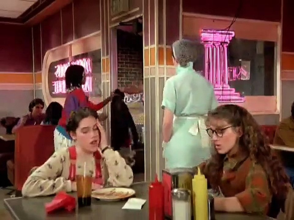 Square Pegs - Ep09 HD Watch HD Deutsch