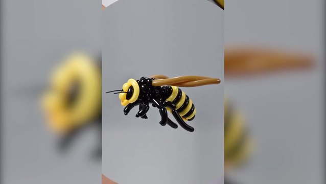 Artist takes balloon art to next level by creating intricate animal sculptures