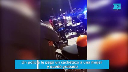 Un policía le pegó un cachetazo a una mujer y quedó grabado