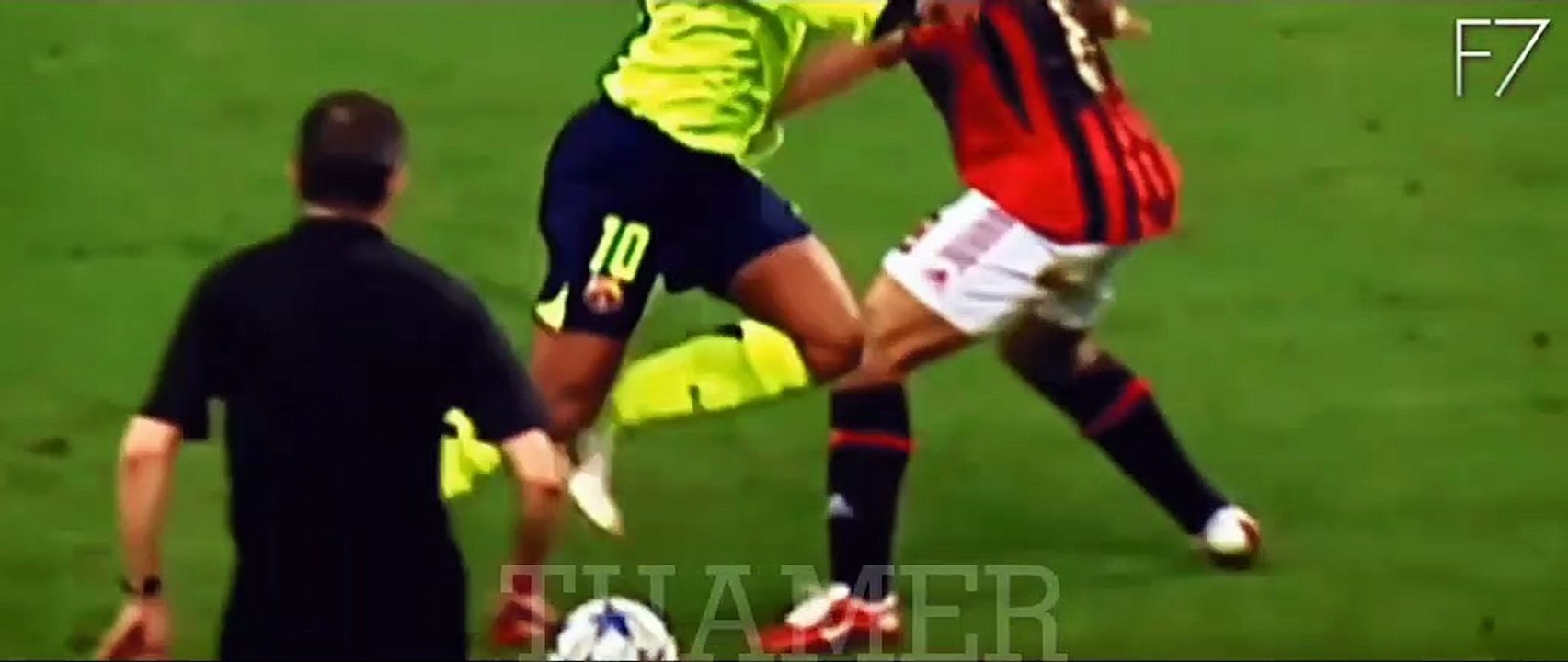 30 ثانية من مهارات رونالدينهو #رونالدينهو #رونالدينهو_الساحر #مهارات #مراوغات #برشلونه #فولو #اكسبلور #لايك #fyp #تهامير