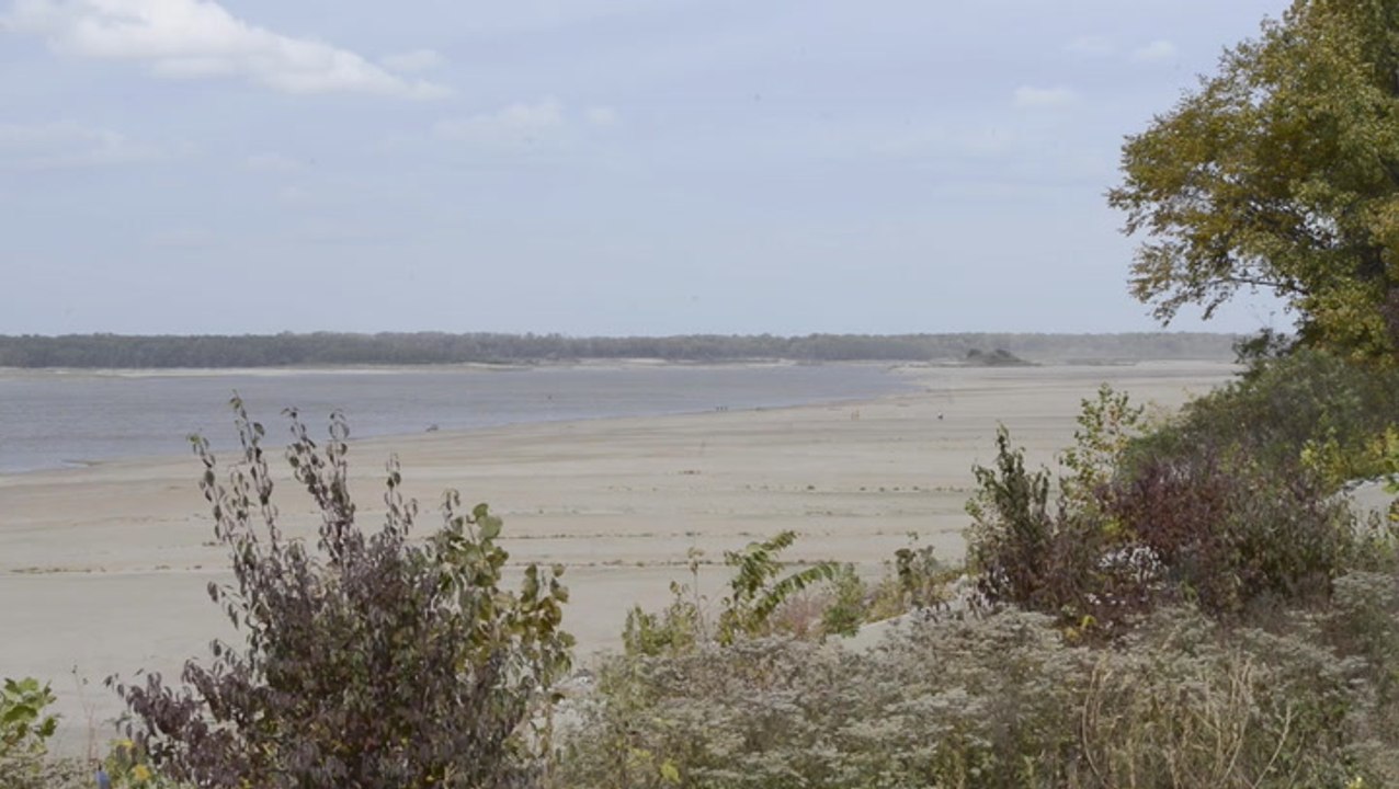 Historic low water levels along Mississippi River