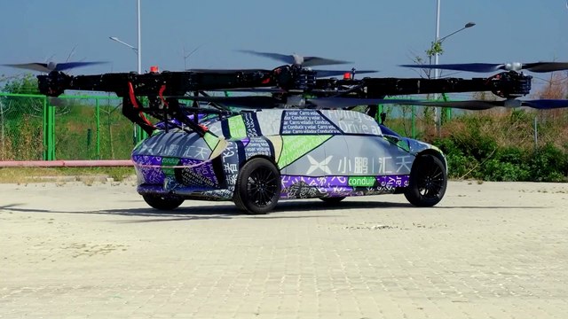Carro voador chinês de duas toneladas decola pela primeira vez