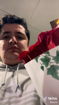 Esposos protagonizan emotivo reencuentro tras años sin poder verse