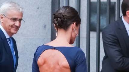 Königin Letizia richtig freizügig: Komplett rückenfrei unterwegs
