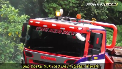 Ganas Truk Trailer Muatan 50 Ton Nyangkut di Sitinjau Lauik, Truk Muatan Paku Bumi Berasap Parah