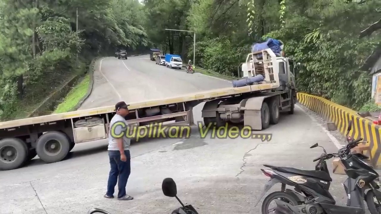 Evakuasi Truk Maut Yang Rem Blong di Sitinjau Lauik, Turut Berduka Atas Wafatnya Sopir Truk