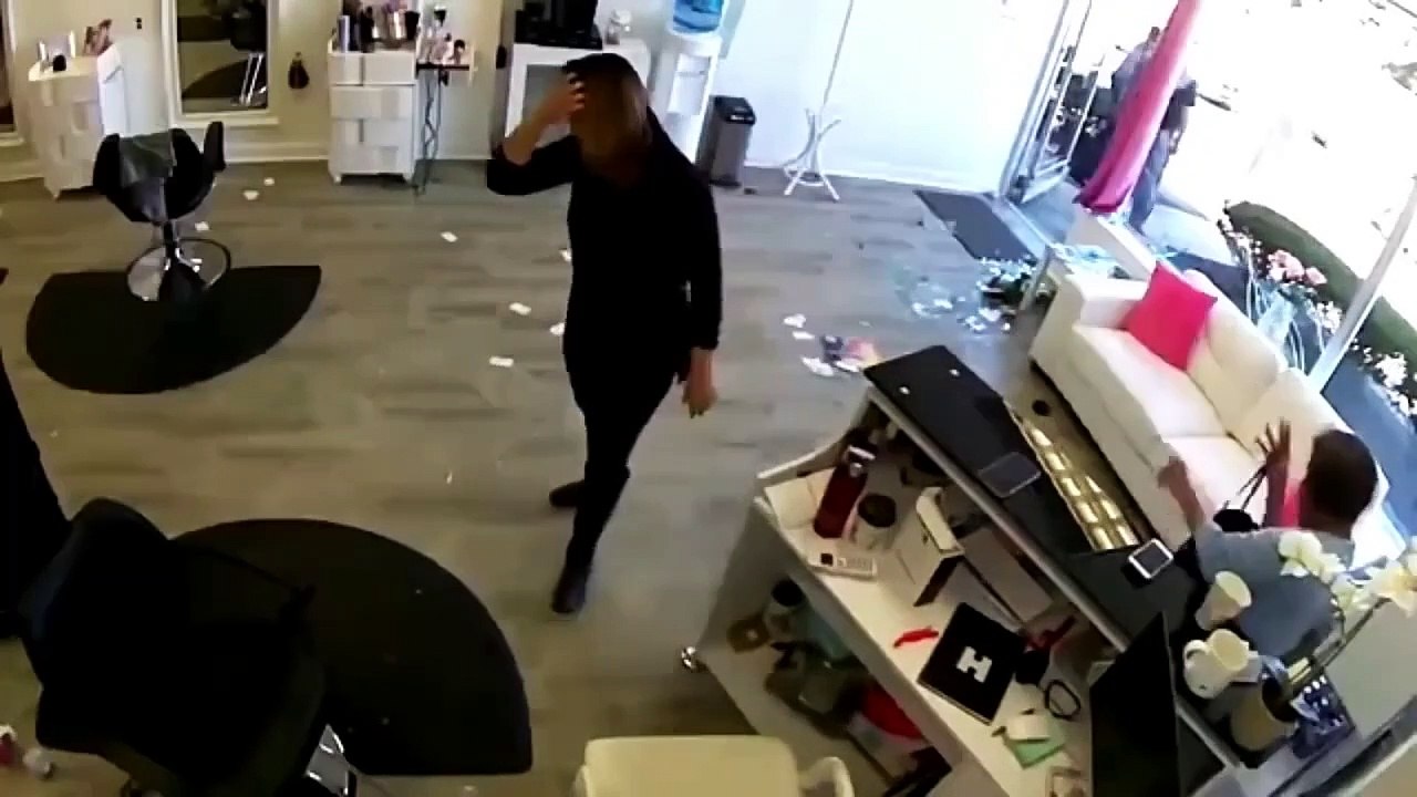 20 Incredible Moments Caught on CCTV Camera(720P_HD)