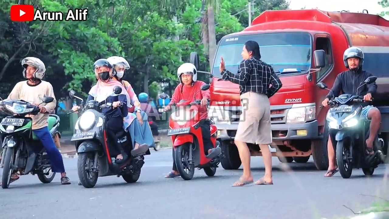 PRANK JOGET LAGU BERULANG ULANG KALI