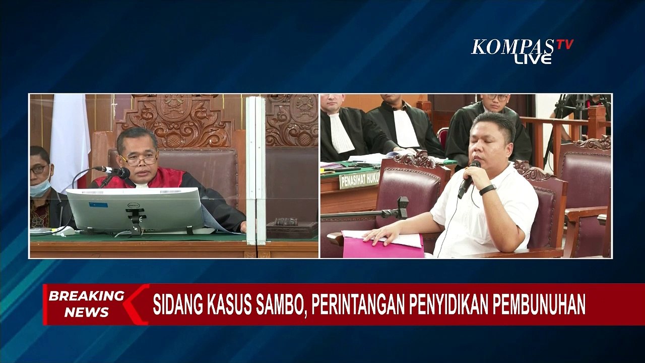 Momen Kompol Aditya Cahya Tunjukkan DVR CCTV ya...