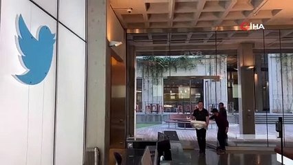 Elon Musk'tan tuhaf paylaşım! Elinde lavaboyla Twitter merkezine girdi