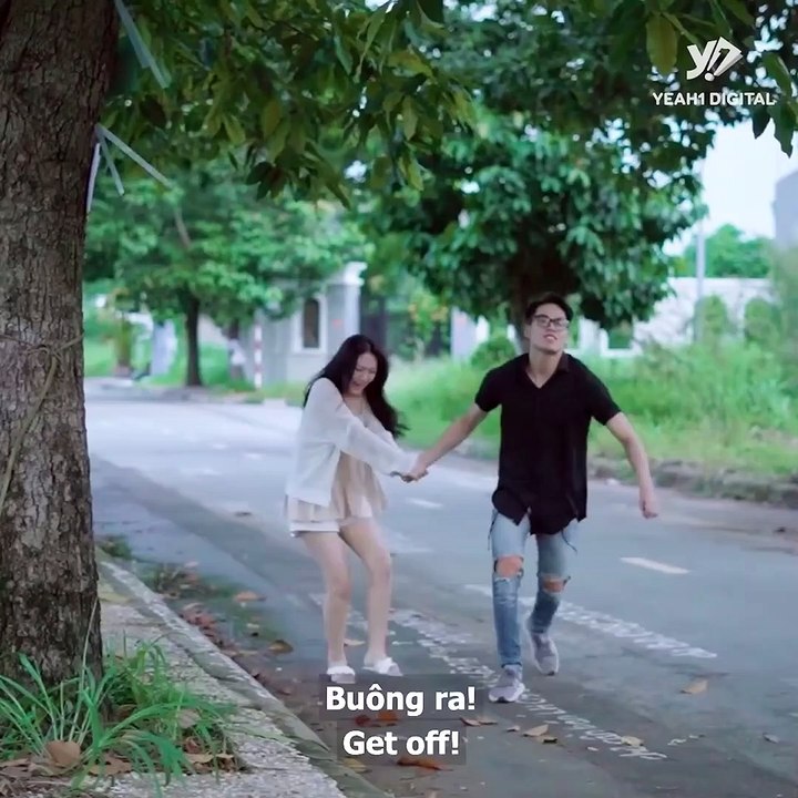 Cô gái gặp người lạ là hét toáng lên và sự thật đến rùng mình
