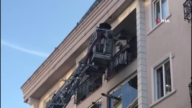 Mecidiyeköy'de yangında can pazarı: Binada mahsur kalanlar itfaiye merdiveniyle kurtarıldı