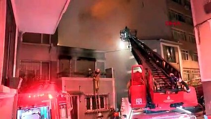 Beyoğlu’nda yangın: Beş binaya sıçradı
