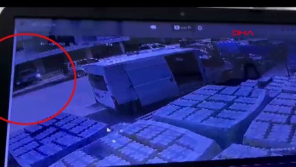 Fren yerine gaza basınca spor salonuna girdi