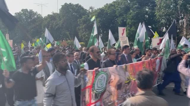 İSLAMABAD - Pakistan'ın başkenti İslamabad'da Keşmir Kara Günü dolayısıyla yürüyüş düzenlendi