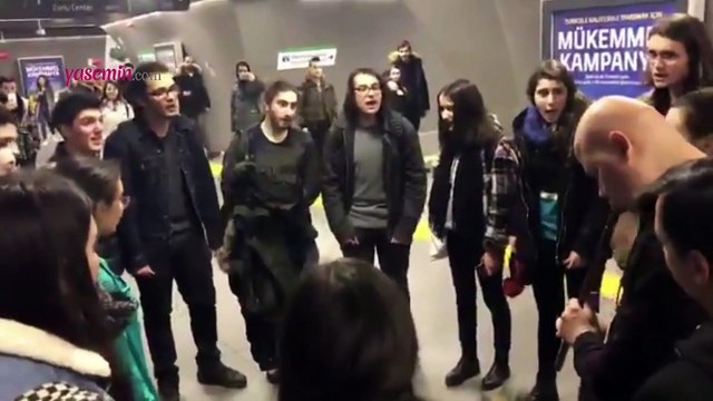 Boğaziçi Caz Korosu'ndan görme engelli vatandaşa büyük jest!
