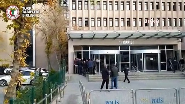 Fincancı'ya destek için adliyeye gelen TTB Merkez Konsey üyeleri içeri alınmadı