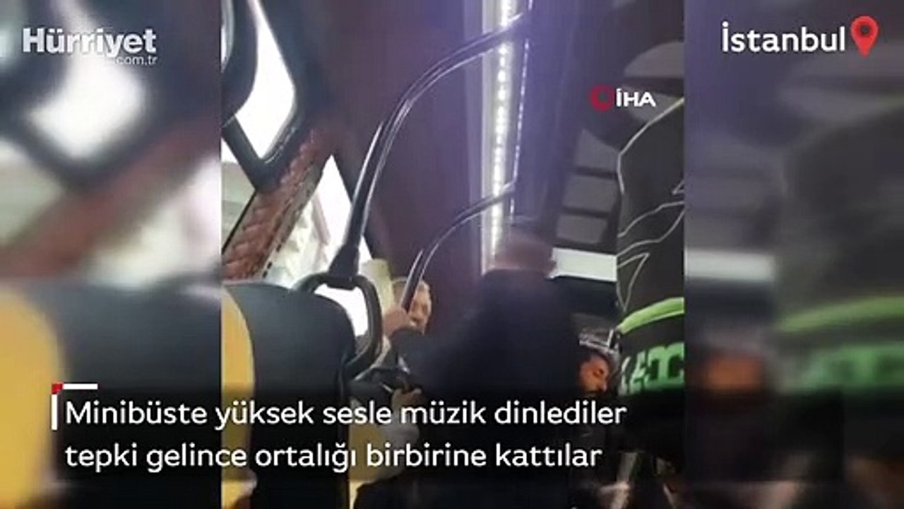 Esenyurt’ta minibüse binen iki şahıs ortalığı birbirine kattı; o anlar kameraya yansıdı