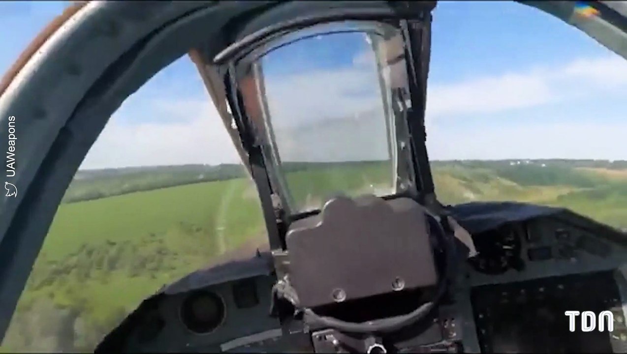 Le pilote de cet avion a bien fait de s'éjecter !