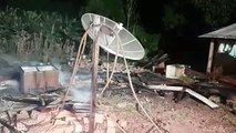 Desastre: incêndio de grandes proporções atinge três casas e deixa duas completamente destruídas, em Juvinópolis