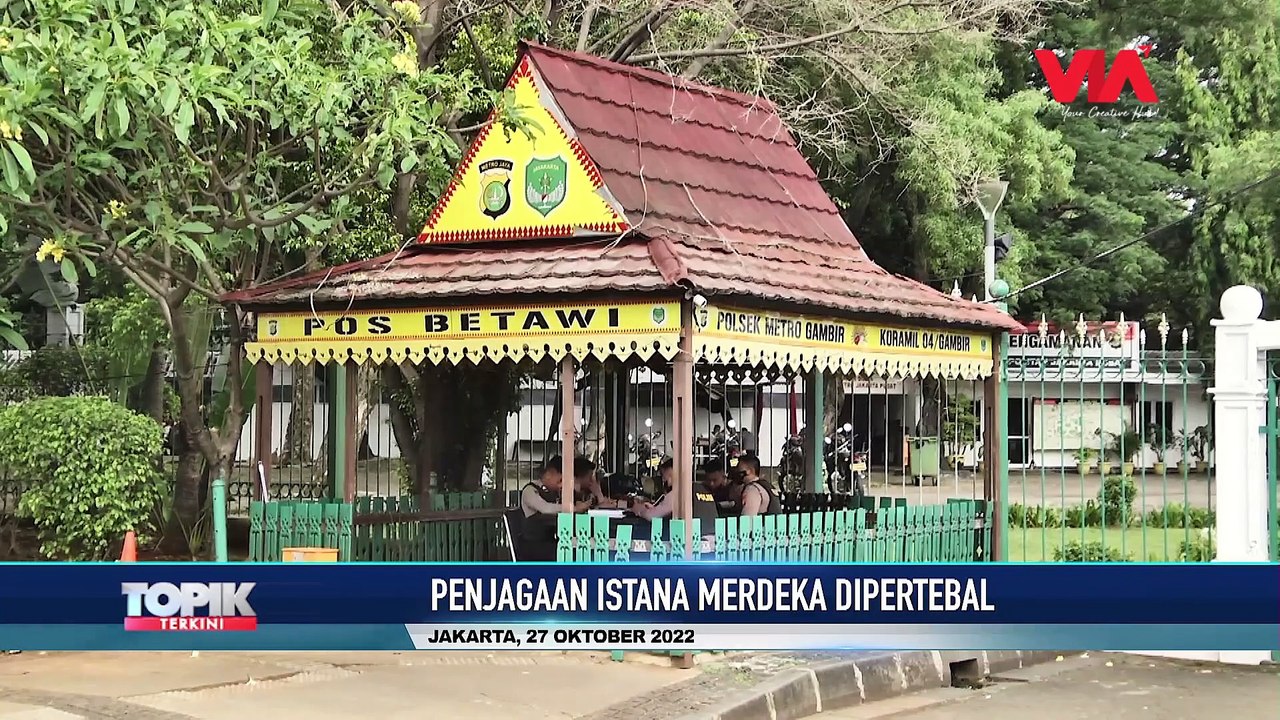 WANITA PENEROBOS ISTANA