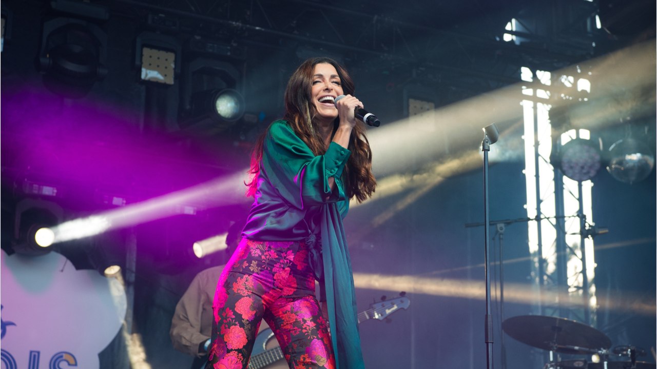 VOICI - "Maman Louve" : Jenifer fait de rares et tendres confidences sur ses trois garçons