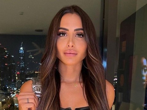 Marine El Himer révèle son échange en messages privés Instagram avec le plus beau mec de Netflix !