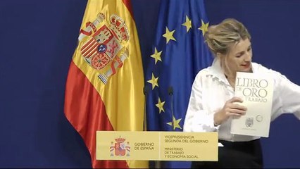 Yolanda Díaz retira la Medalla al Mérito en el Trabajo a Franco