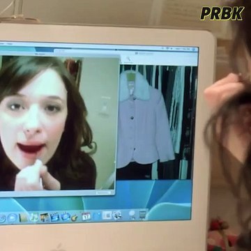PRBK vous propose de revoir une scène culte du film Le Diable s'habille en Prada en vidéo. Anne Hathaway (Andrea Sachs alias Andy) réagit à une folle théorie sur le film culte !