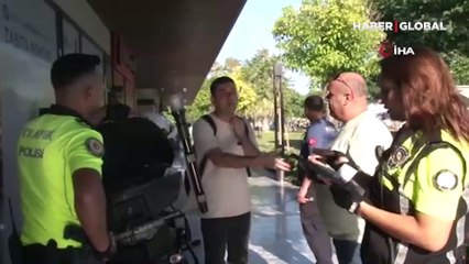 Scooter'da biri çocuk 4 kişiyle ölüme meydan okuyan yolculuk