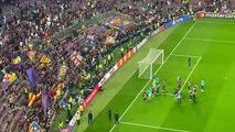 Los jugadores aplauden a la Grada d'Animació tras el Barça-Bayern / REDES