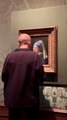 Des militants écologistes s’en prennent à «La Jeune Fille à la perle» de Vermeer