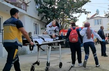 Ev yangınında 2 kişi dumandan etkilendi