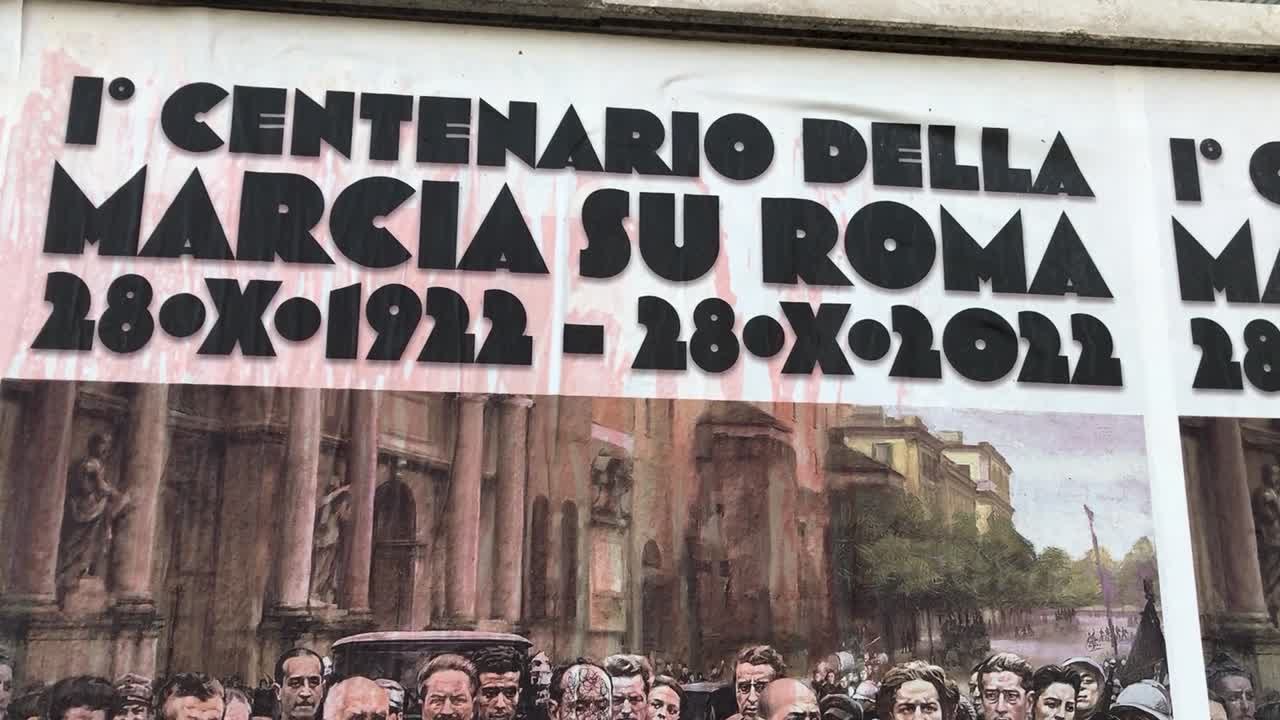 Marcia su Roma, nella Capitale spuntano manifesti abusivi per il centenario