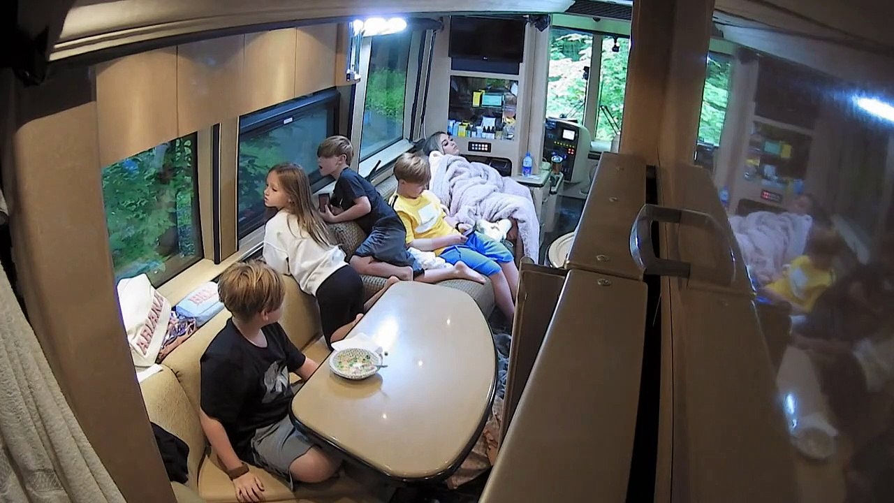 Don't Be Tardy... - Se8 - Ep03 - Stuck in the Mud With You HD Watch HD Deutsch