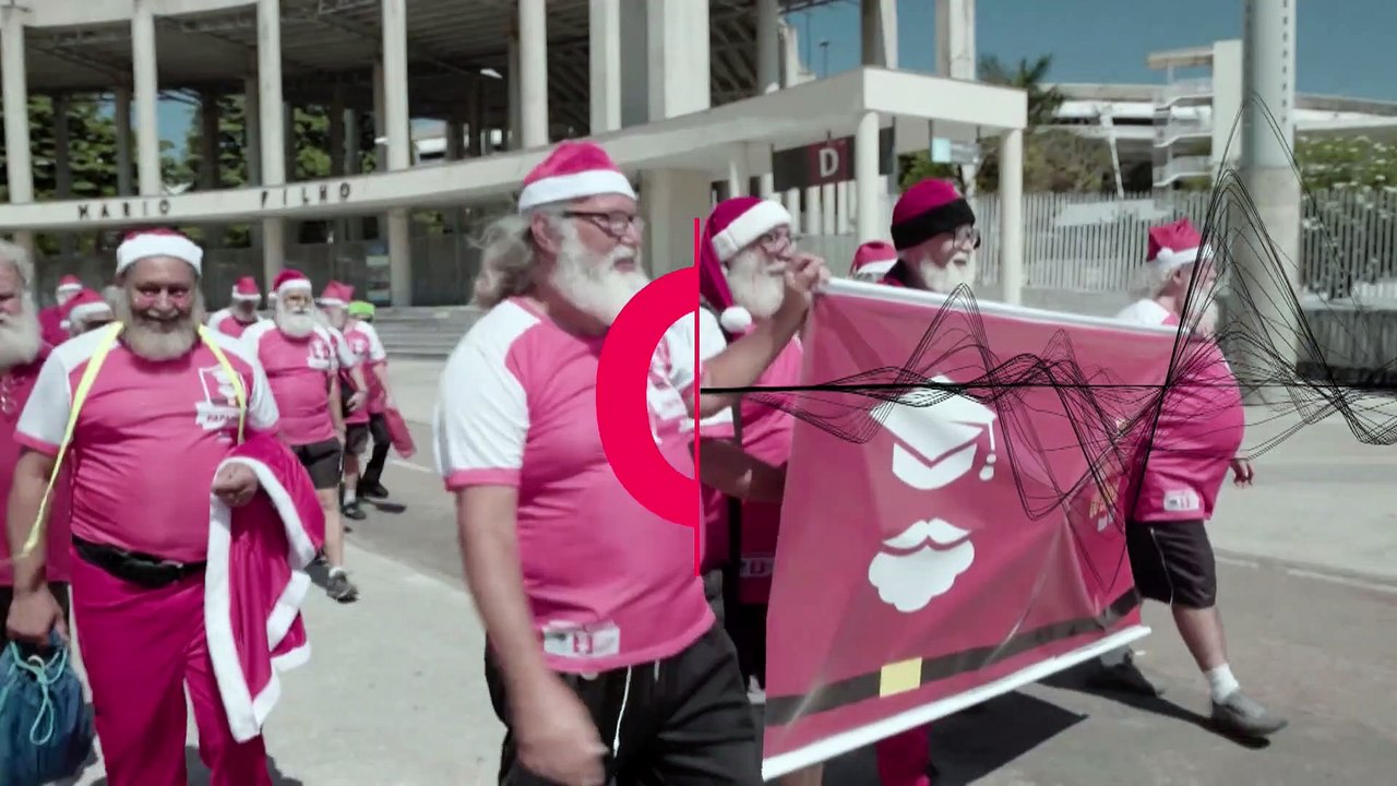 Absolventen der brasilianischen 'Santa Claus'-Schule feiern ihren Abschluss