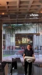 Elon Musk arrive au siège de Twitter avec un lavabo dans les mains