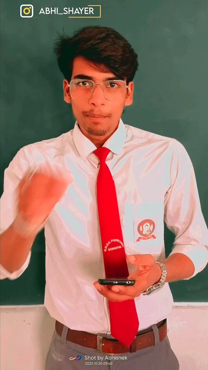 Badi Hi Khubsurat  Hai Vo/ Bina Mekup Ke Hi Macha Rhi Tabahi H/ abhi shayar/ #shayari/ trending poetry status/ poetry status/ college love story status/ college lover status video/ whatsapp Status/ # #love #lol #shayari #poetry #viral #video #youtube