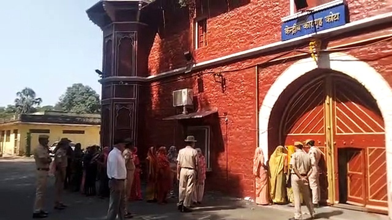 भाईदूज पर बहनों ने जेल में बंद भाइयों का लगाया स्नेह का टीका