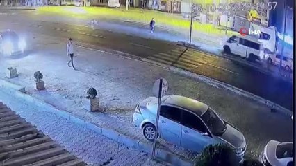 Mardin'de tır ile minibüs çarpıştı, yaya son anda kurtuldu