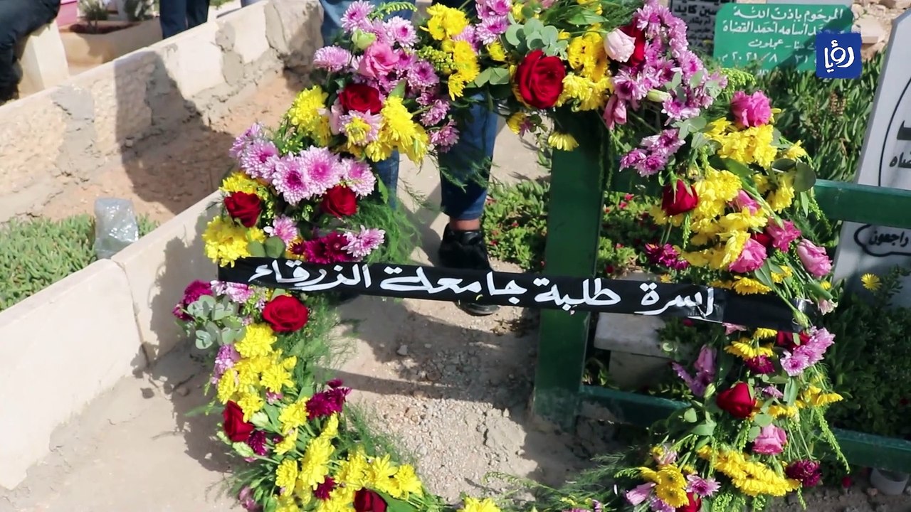 بالورد والدموع.. تشييع جثامين حادثة انقلاب حافل...